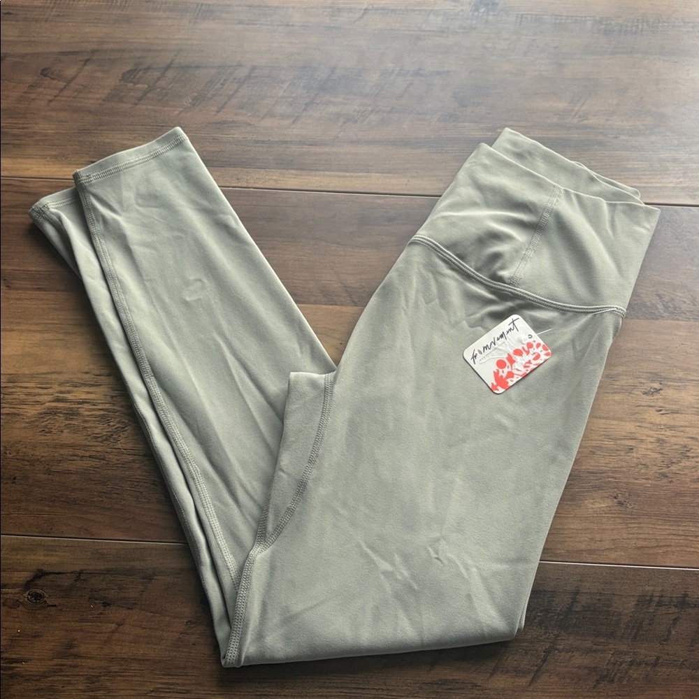 FP MOVEMENT FREE PEOPLE Never Better Capri Legging Small Sage Stone Army Green - Picture 3 of 7
